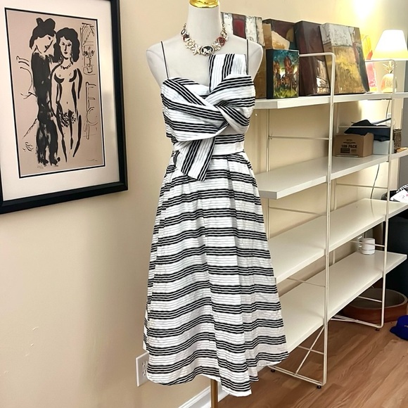 NWT ASOS,Bow-Front,B&WStriped,Twirl-able Dress,Excellent Condition, Size 8P - Picture 11 of 16